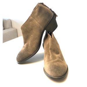 Two toned suede booties
